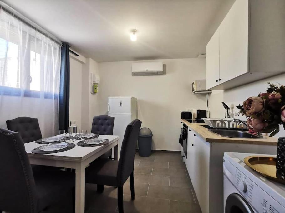 L'Elegant Duplex - Clim I Wifi I Proche Du Centre-Ville Miramas Eksteriør bilde